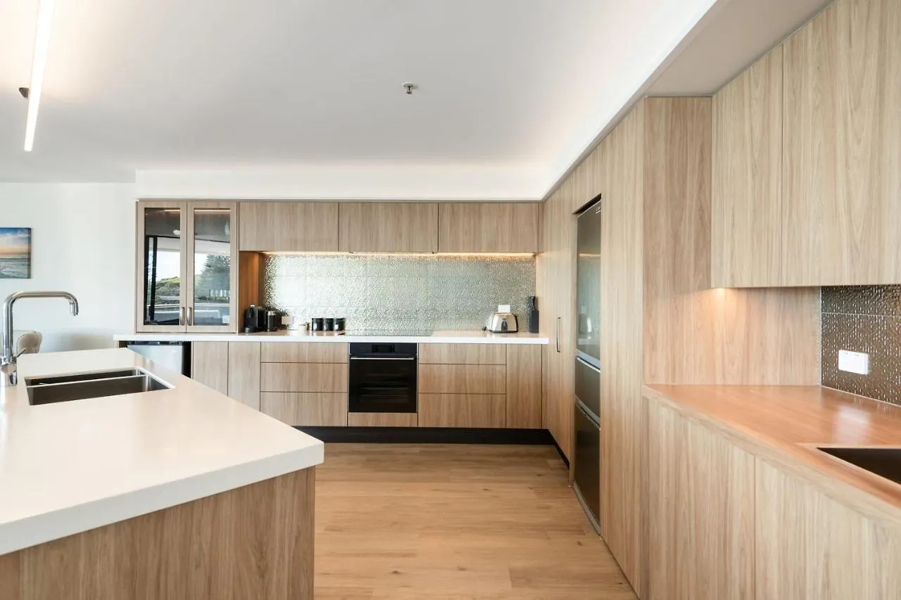 Oceanside Haven Resort With Luxury Sea Views Mount Maunganui Apartment